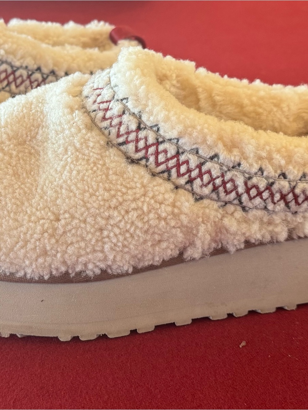 UGG Cream Sherpa Slip-On Slippers with Contrast Stitching